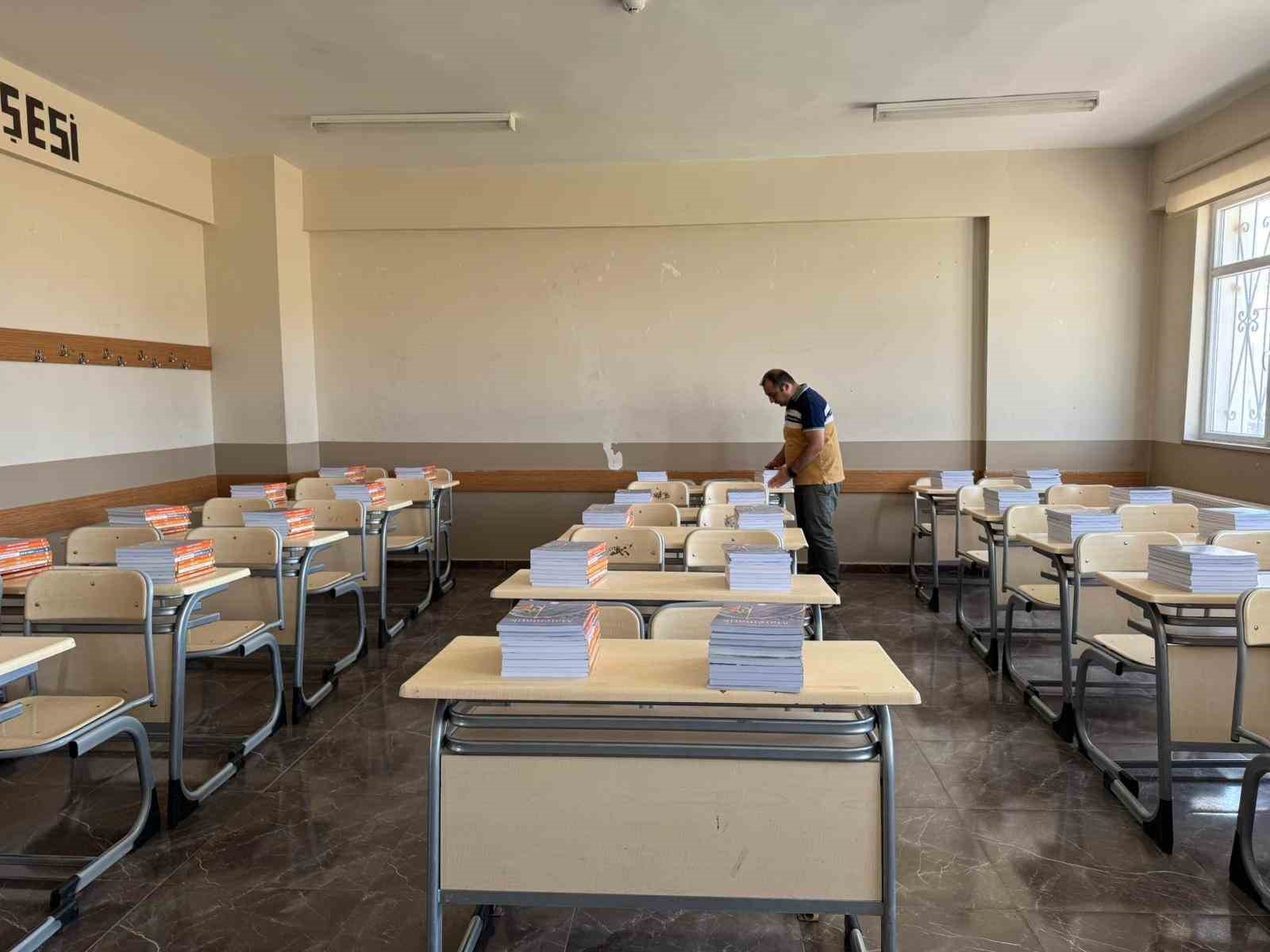 Ağrı’da 519 bin 210 ders kitabı öğrencilerin sıralarına bırakıldı 