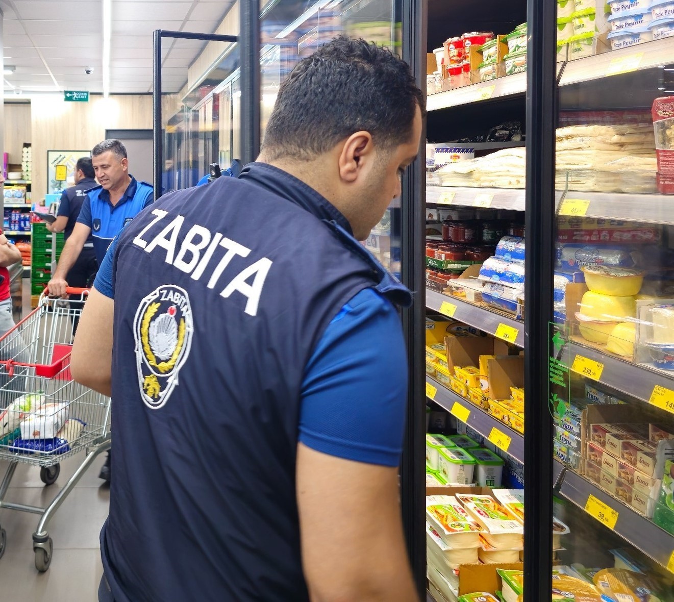 Köşk Belediyesi marketleri denetledi 