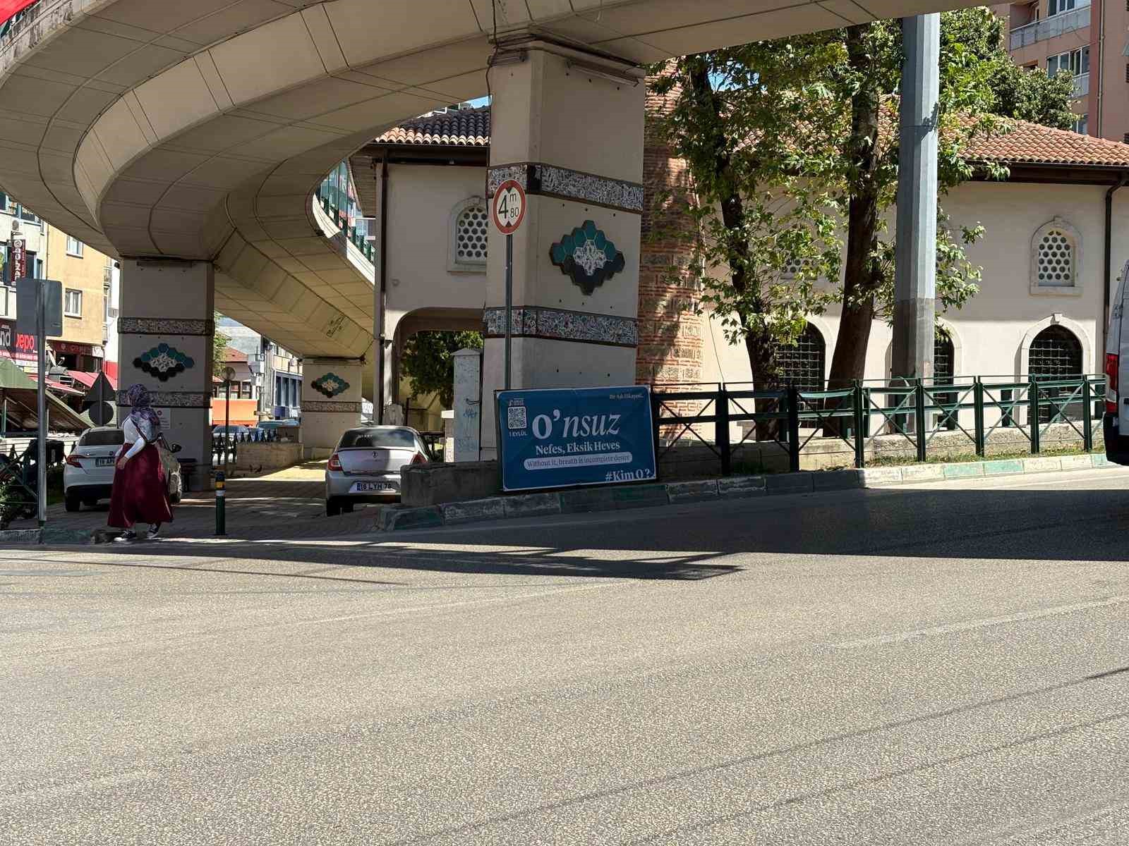 Bursa’da merak uyandıran pankartlar: 