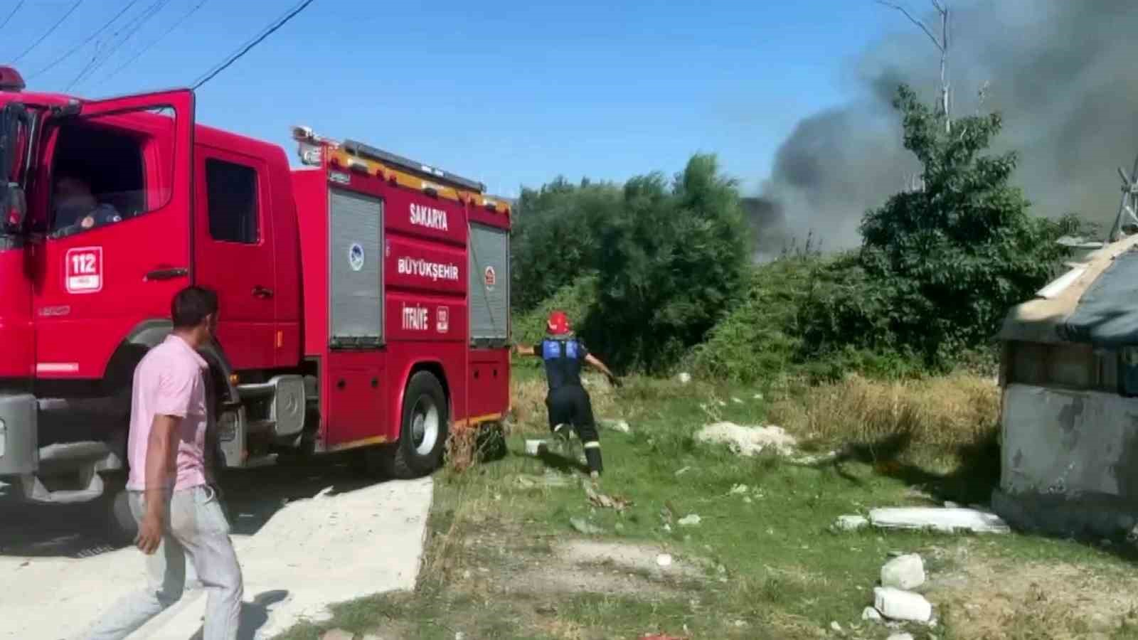 Otluk ve ağaçlık alanda çıkan yangın paniğe sebep oldu 