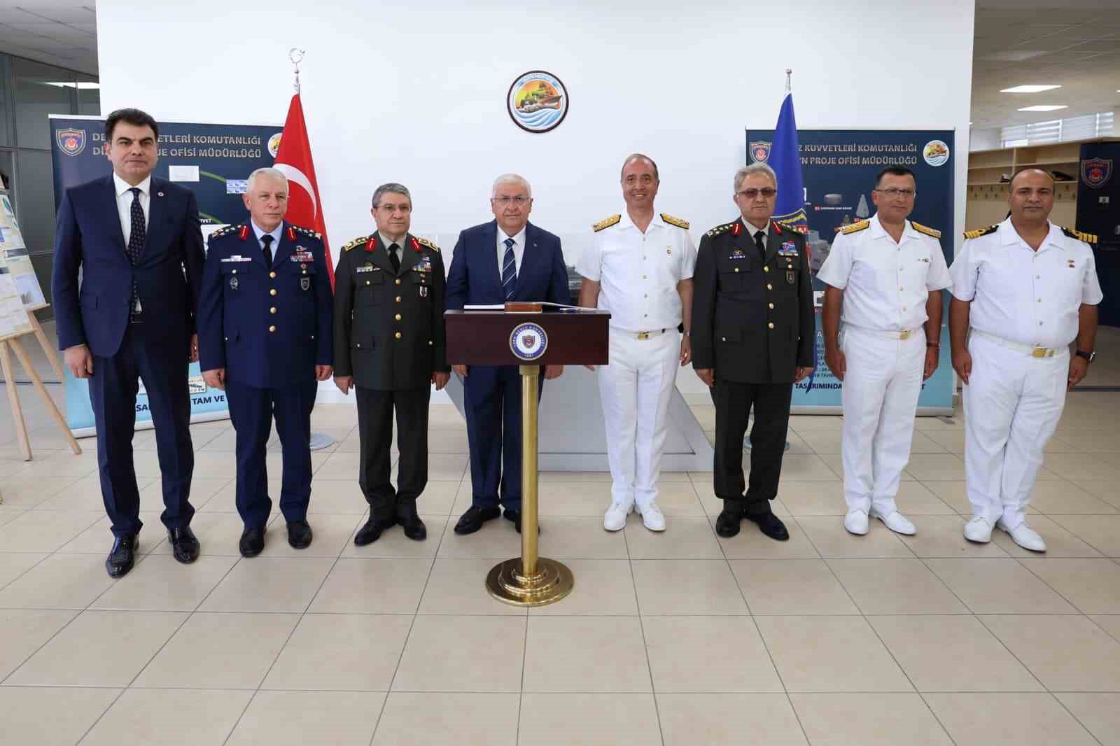 Bakan Güler, İstanbul Tersanesi Komutanlığını ziyaret etti 