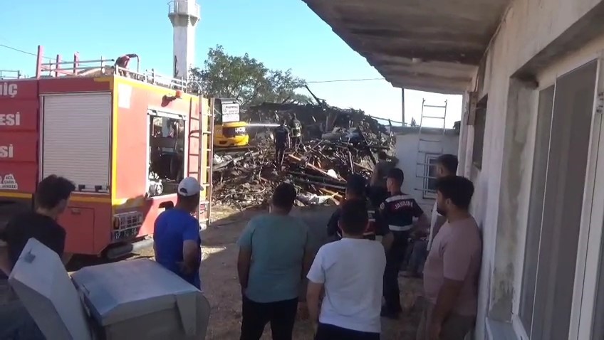 Çanakkale’de imamın evi yandı 