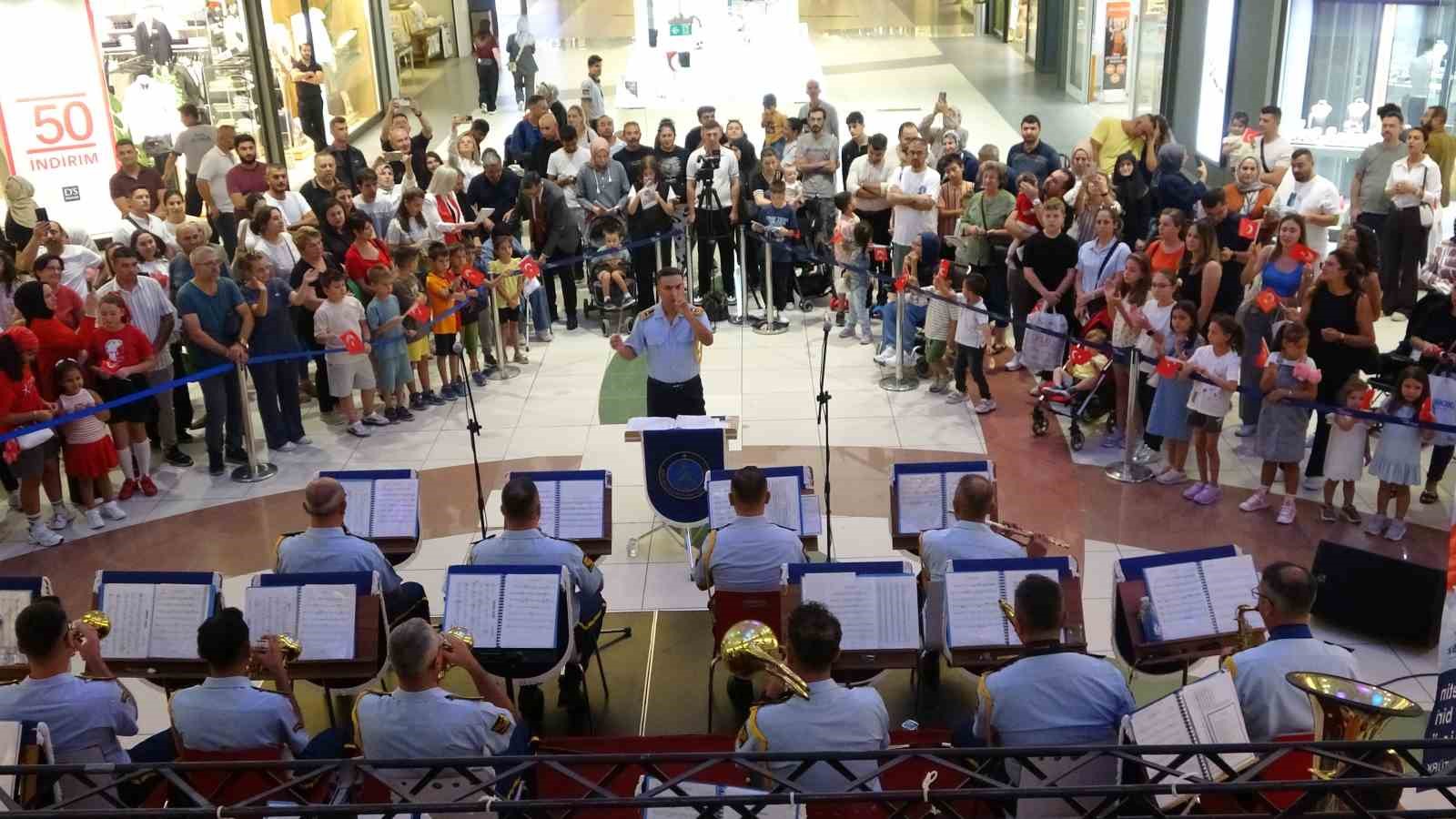 Kütahya’da Tugay Bandosu’ndan Zafer Bayramı konseri 
