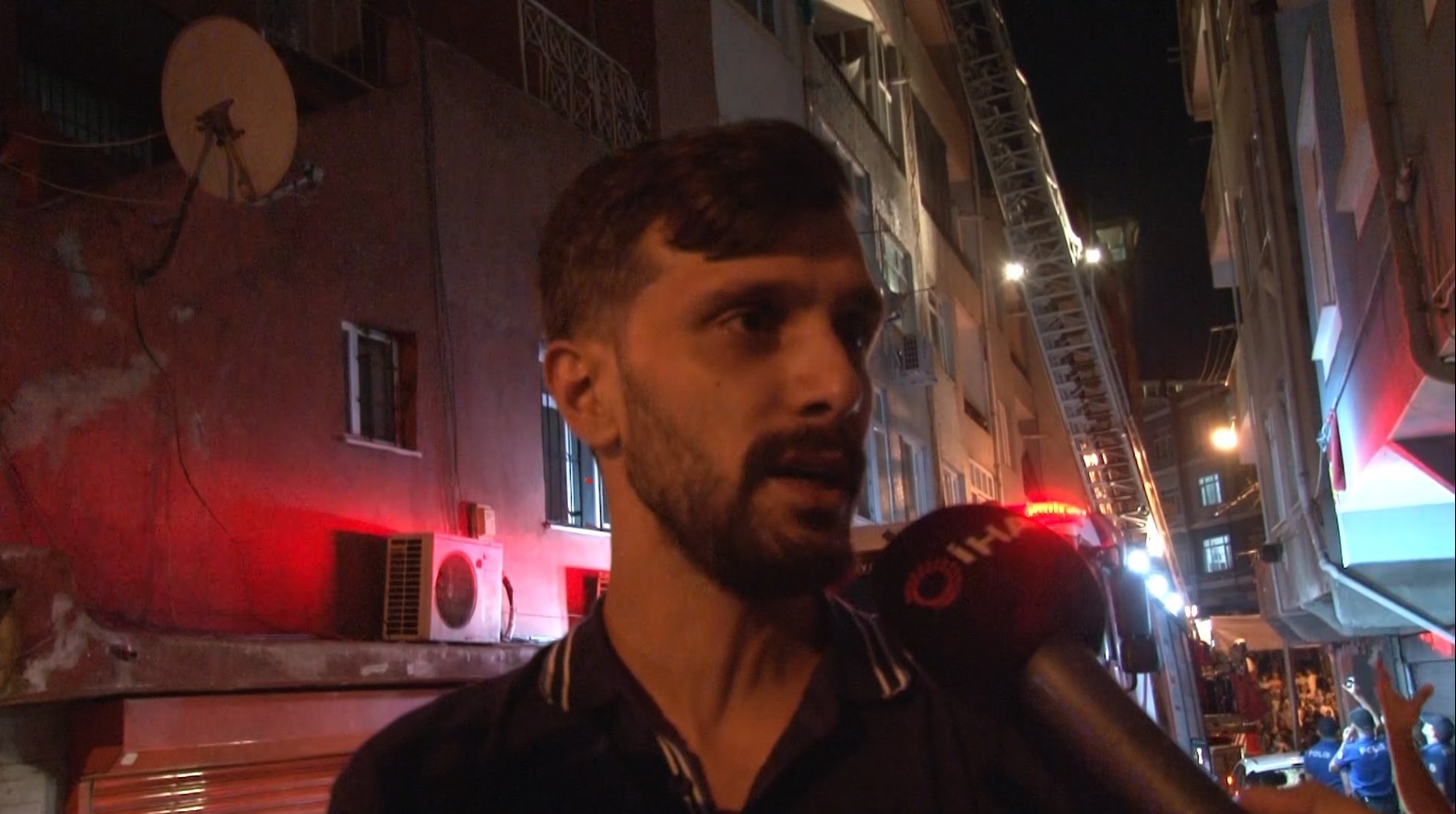 Beyoğlu’nda patlama sonrası evin çatısı alevlere teslim oldu 