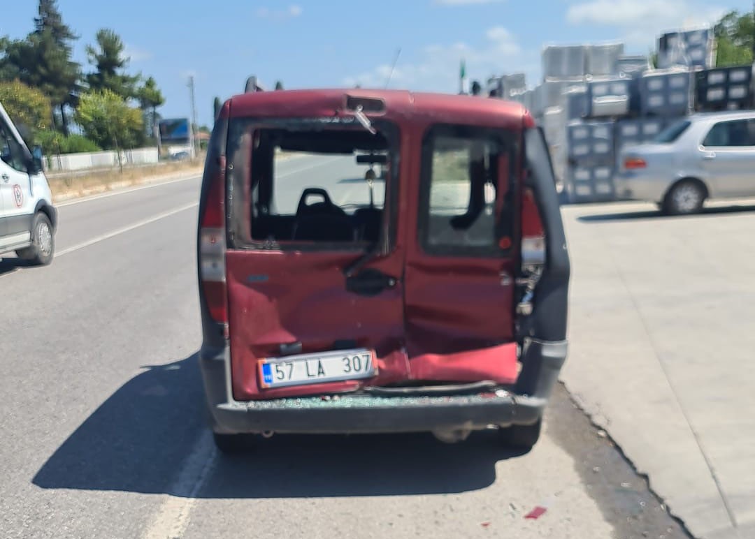 Samsun Alaçam’da 15 dakika arayla iki kaza kamerada 