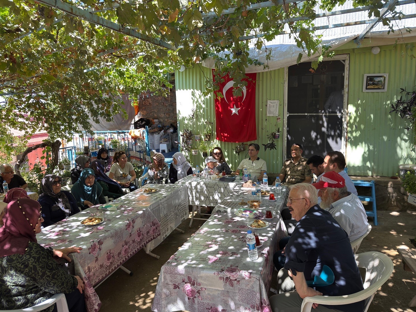 Şehidin ismi köy meydanına verildi 