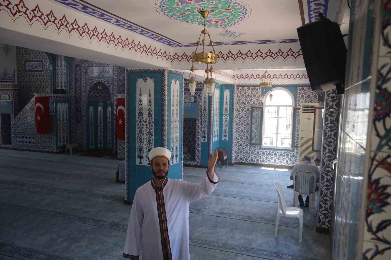 Huzuru camide bulan kuşların yuvalarına cemaatten merhamet koruması