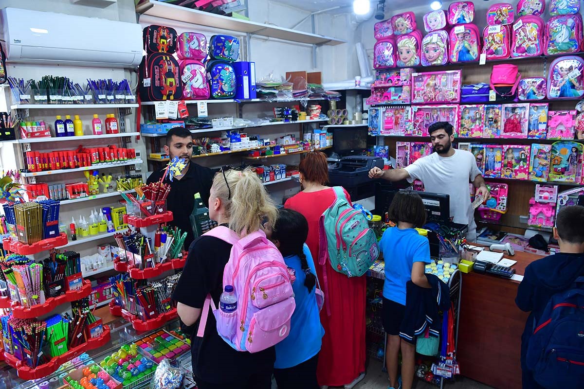 Küçükçekmece Belediyesi’nden 6 bin öğrenciye kırtasiye desteği 