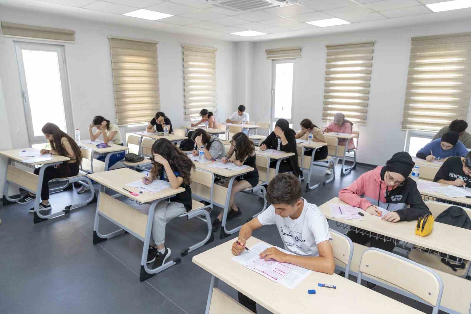 Mersin’de bin 554 öğrenci ücretsiz kurslarla üniversiteli oldu 