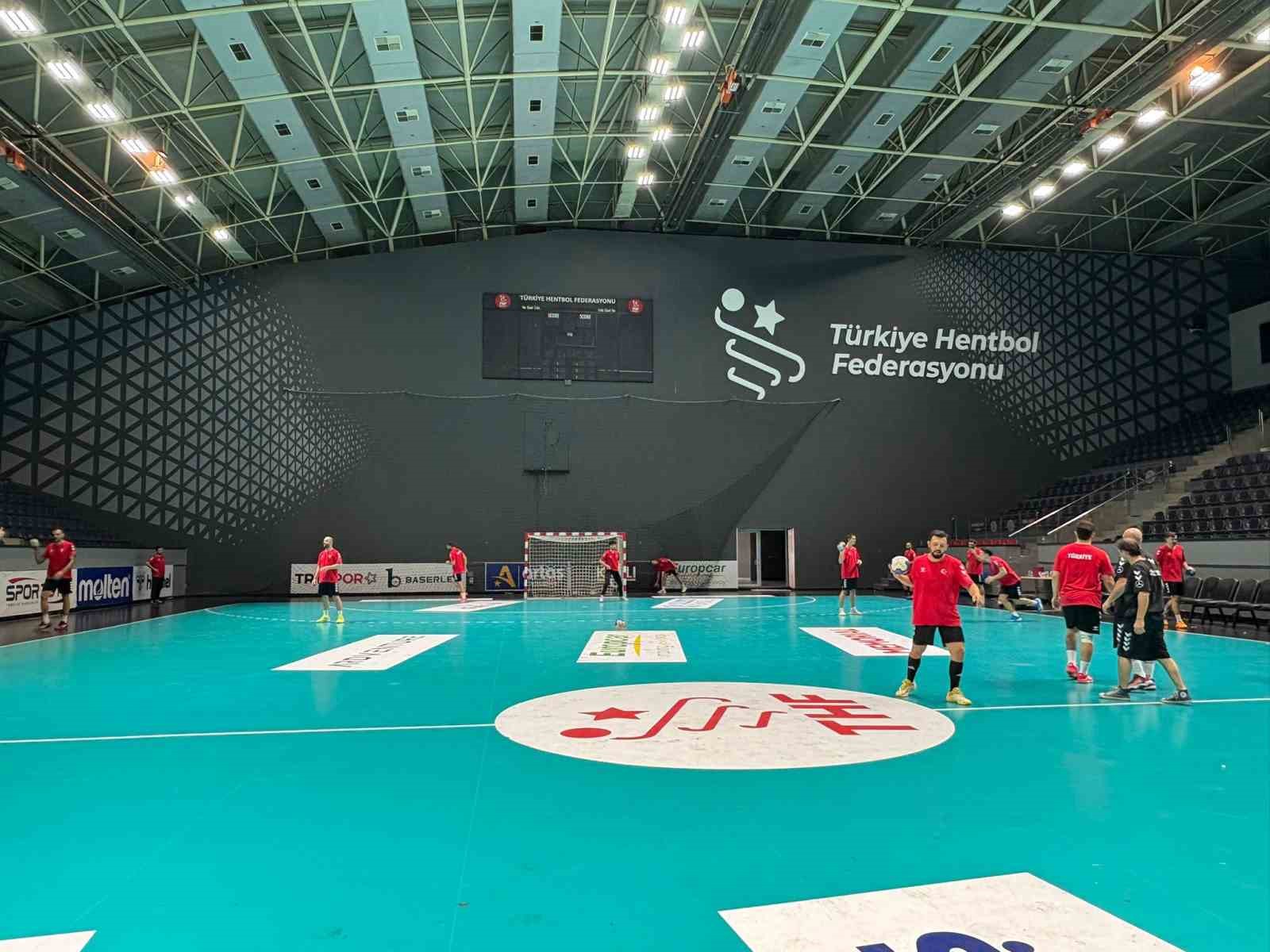İşitme Engelliler A Milli Erkek Hentbol Takımı, olimpiyat hazırlıklarını sürdürüyor 