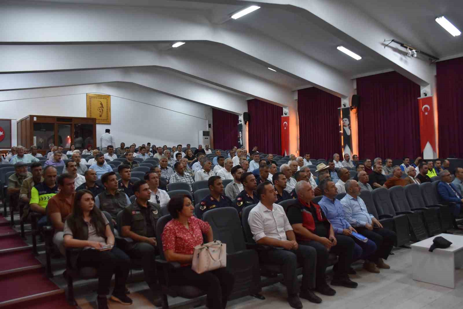 Salihli Kaymakamı Güldoğan, muhtarlarla buluştu 