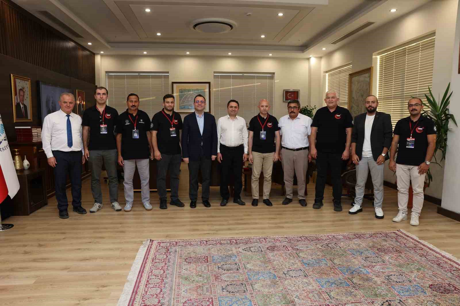 Siber vatanın kahramanları sertifikalarını aldı 