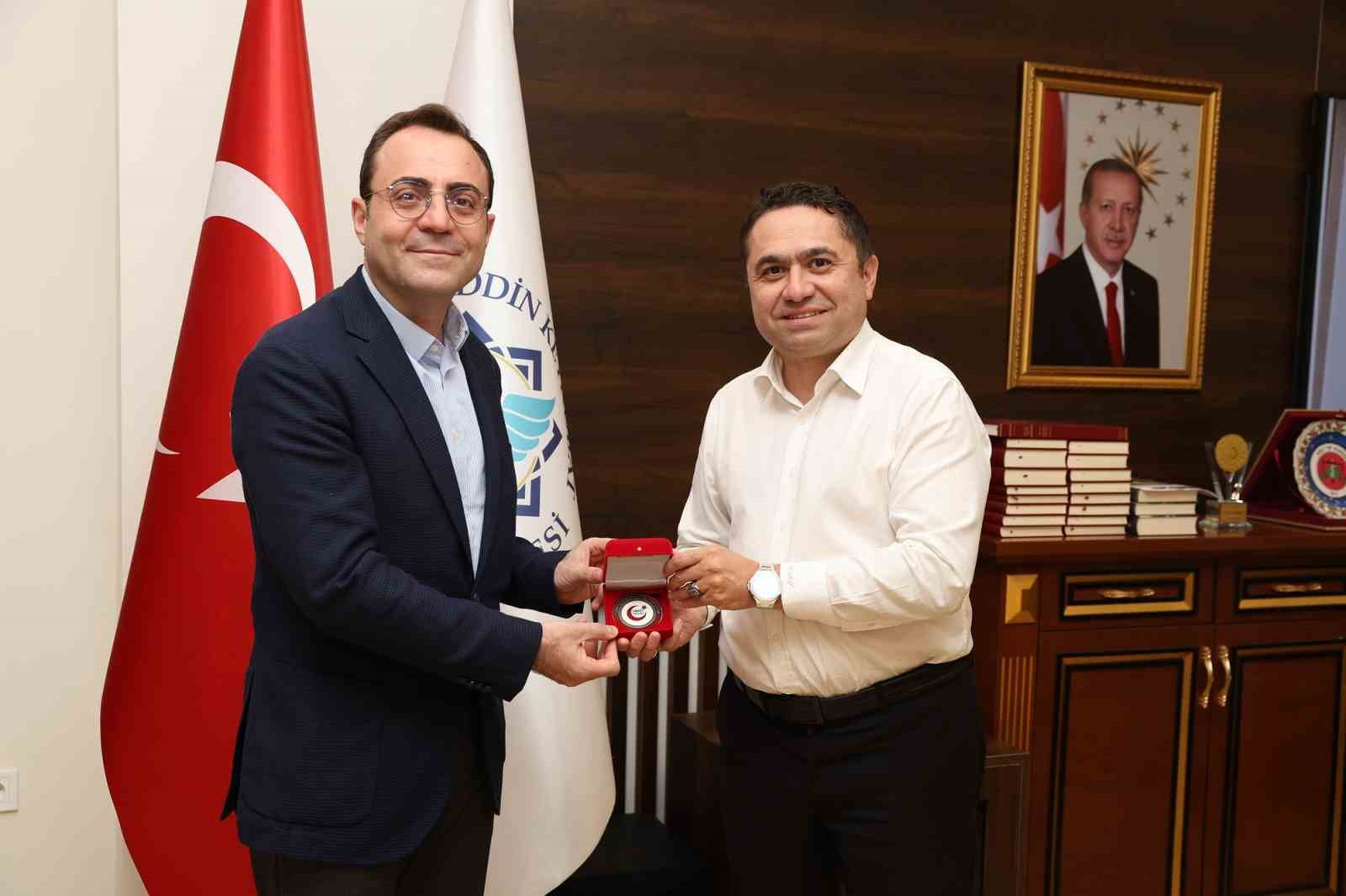 Siber vatanın kahramanları sertifikalarını aldı 