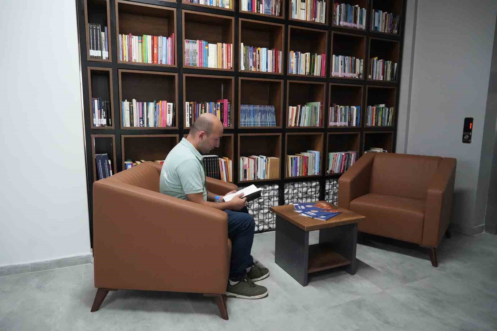 Niğde’de Yaşar Kaplan Kütüphanesi ve Dr. Müzeyyen Toker Kadın Yaşam Merkezi açıldı 