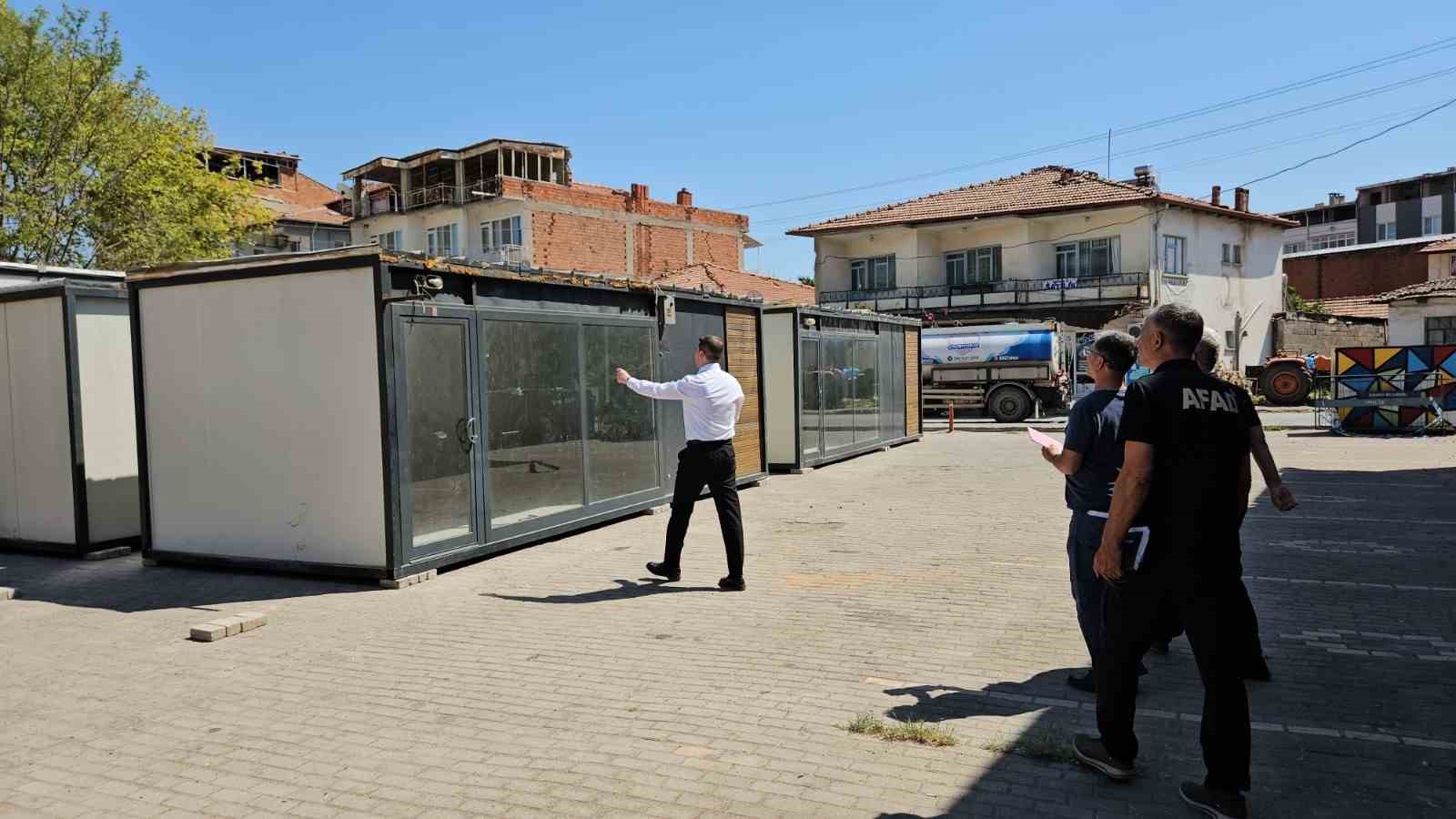 Sındırgı’da depremzede esnaflar için konteyner çarşı kuruluyor 