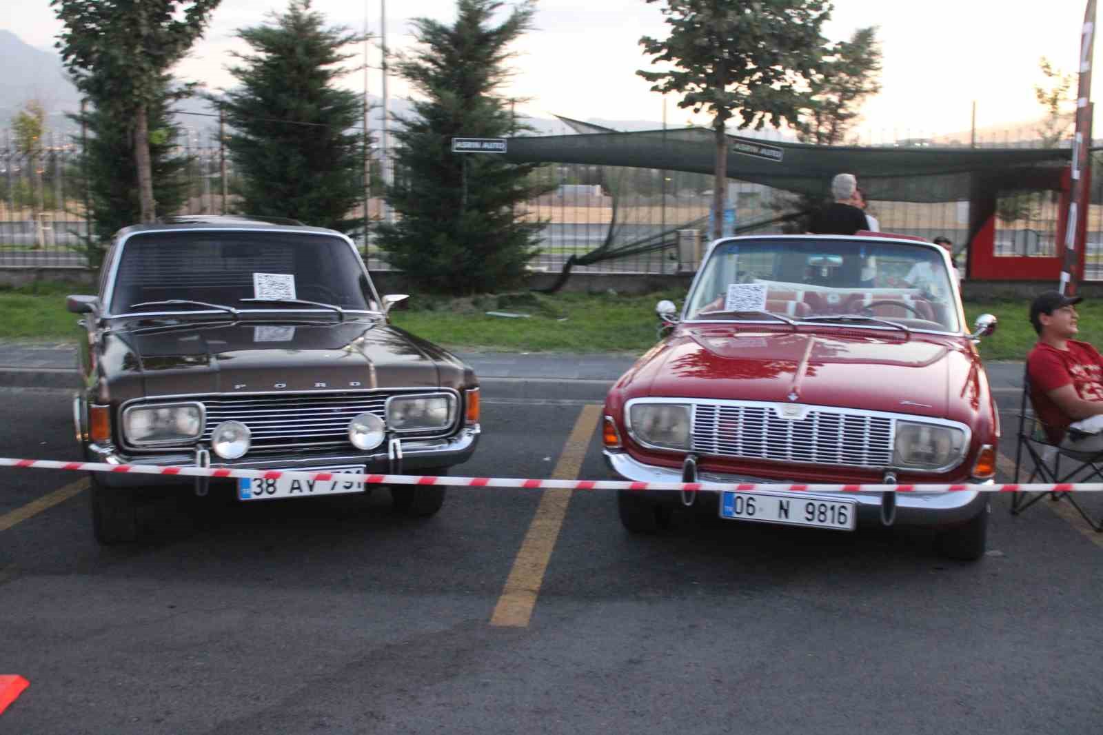 Kayseri’de klasik otomobiller sahne aldı 