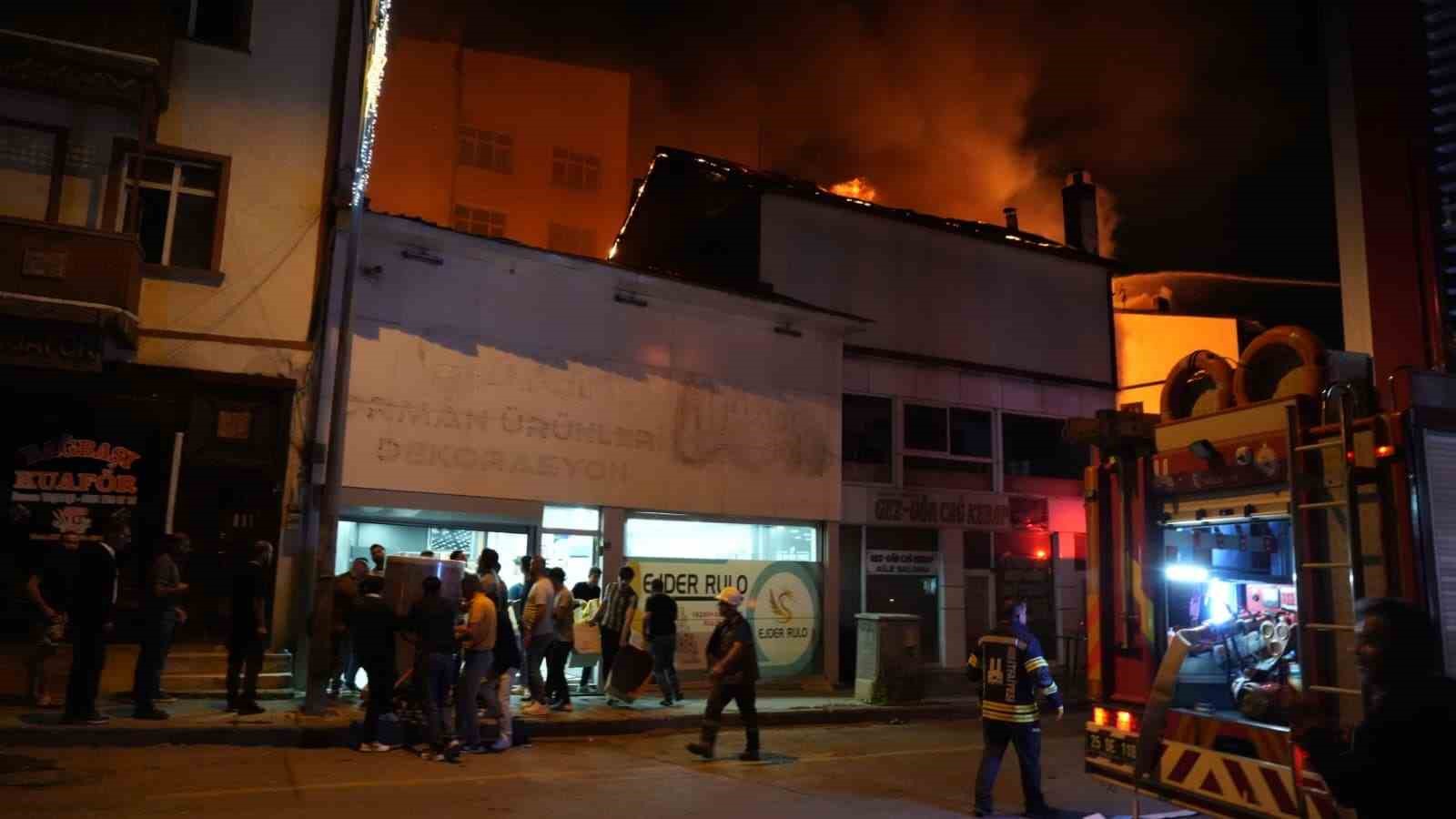 Erzurum’da korkutan yangın: Çok sayıda iş yeri ve bina alevlere teslim oldu 