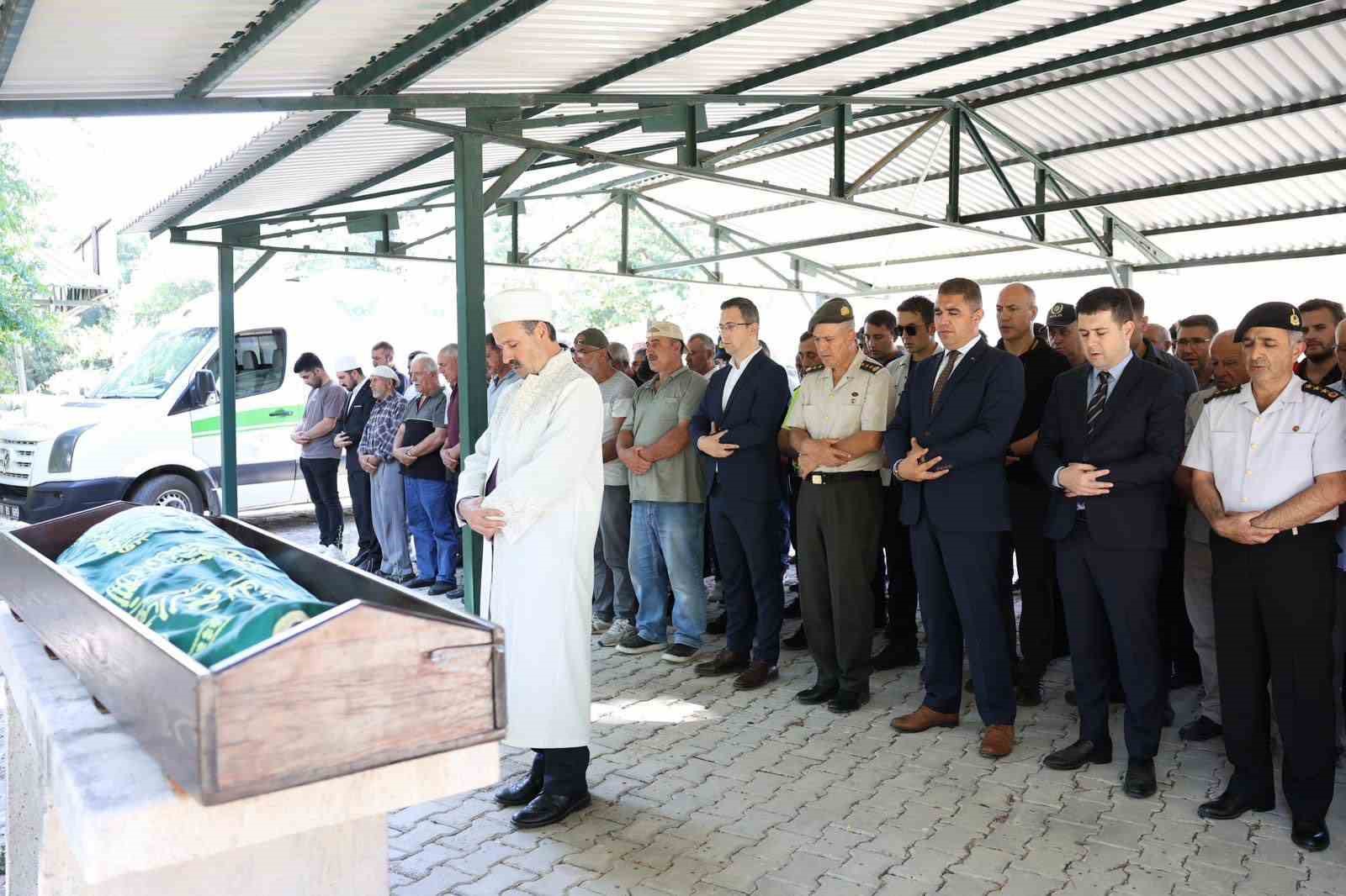 Kıbrıs gazisi son yolculuğuna uğurlandı 