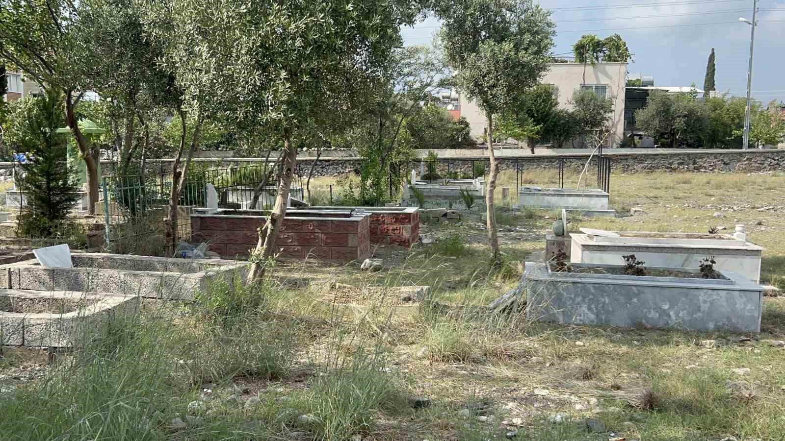 Merak konusu olan mezar taşlarına zarar verilmesinin altından bambaşka gerçek çıktı 