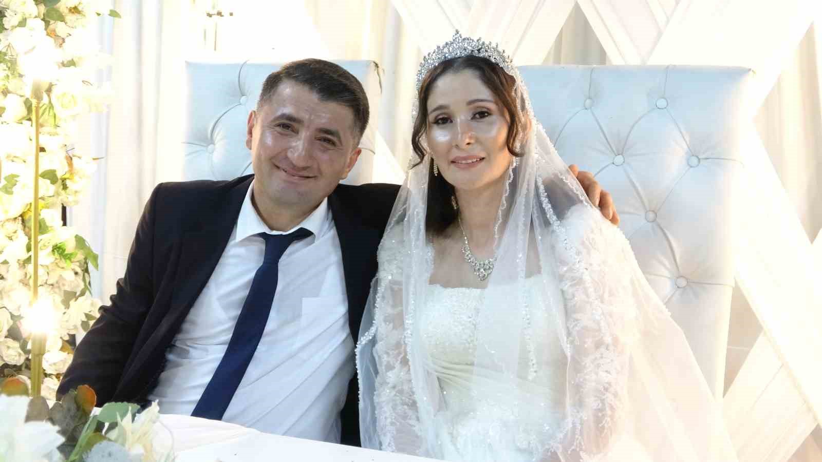 Kaçarak evlendiler, 17 yıl sonra düğünlerini yaptılar 