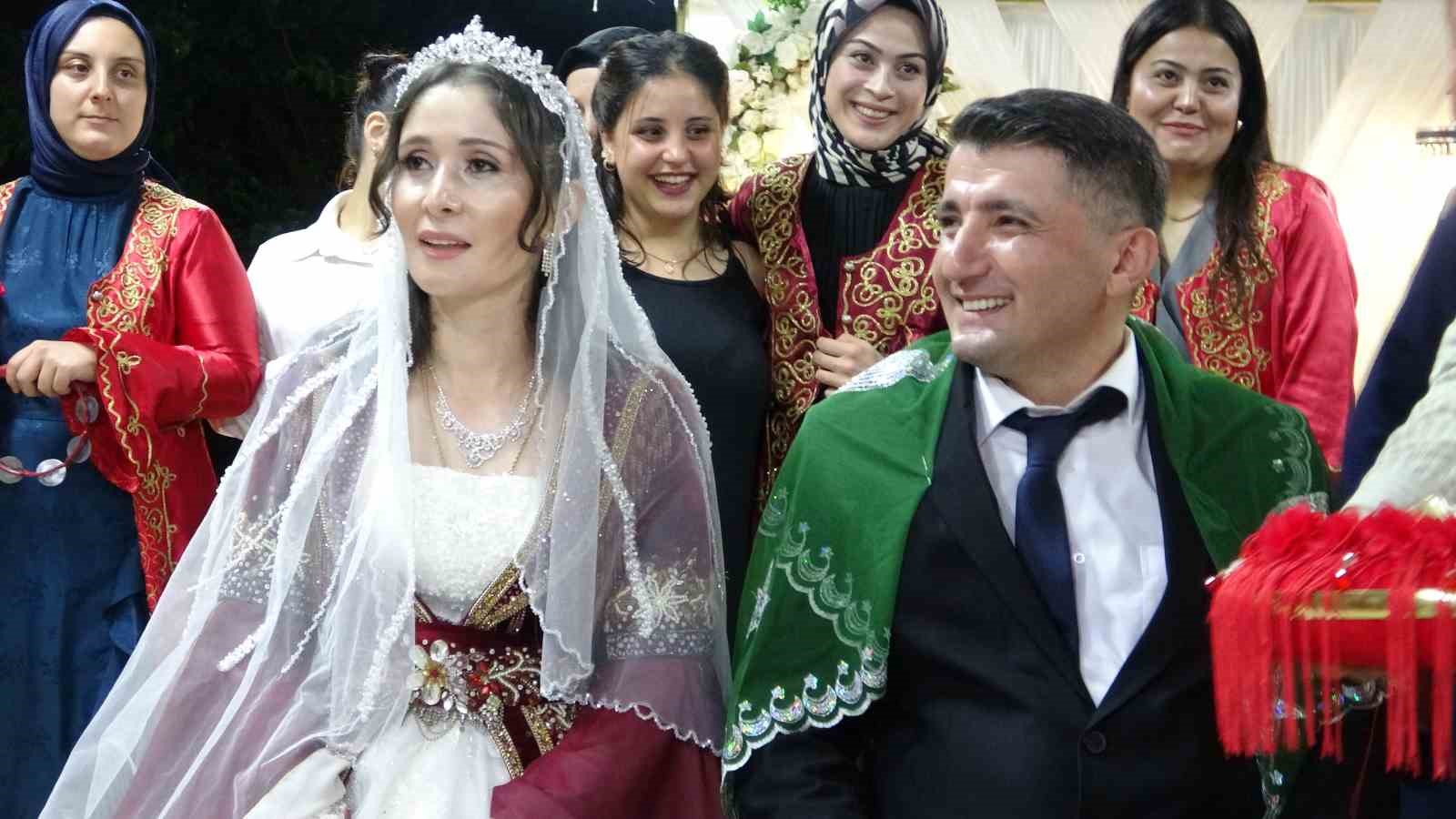 Kaçarak evlendiler, 17 yıl sonra düğünlerini yaptılar 