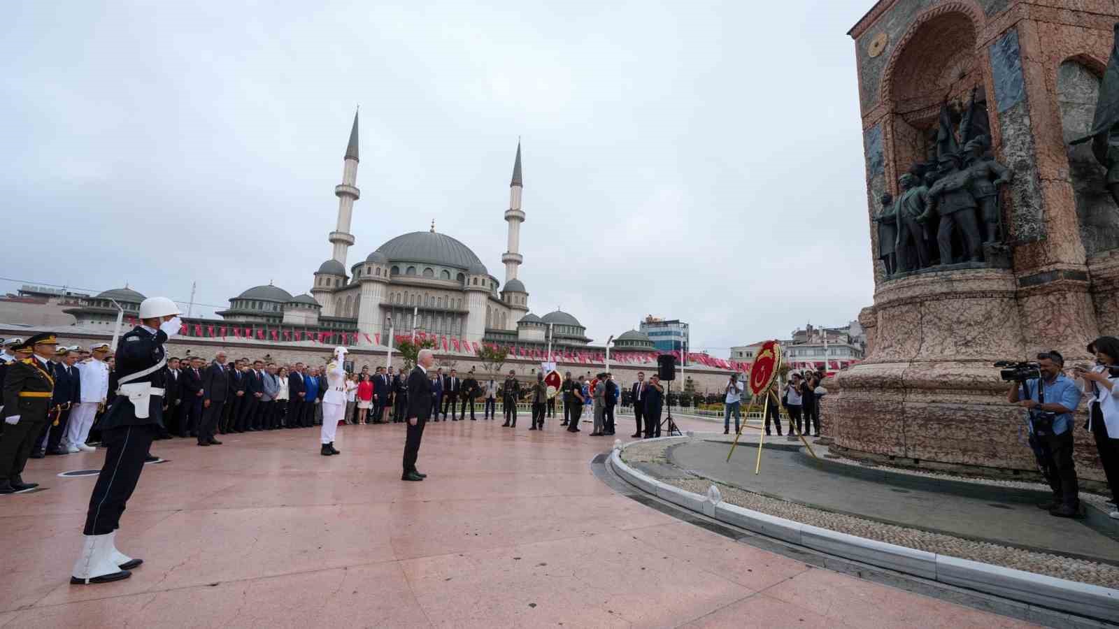 Taksim Meydanı’nda 30 Ağustos Zafer Bayramı töreni 