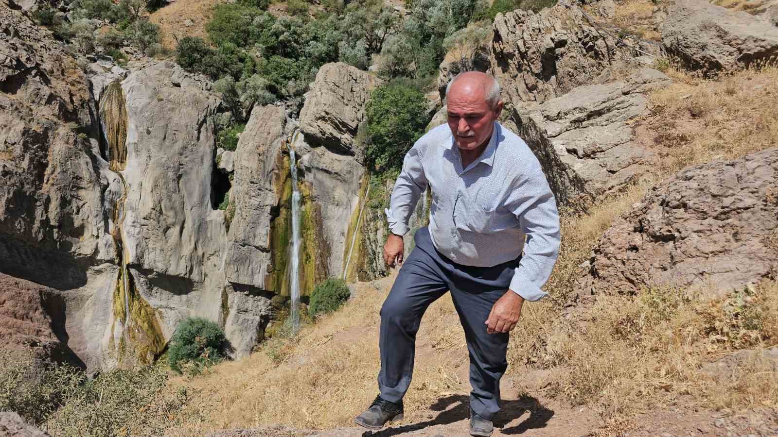 Hakkari’nin saklı cenneti Marînüs Şelalesi insanları büyülüyor 