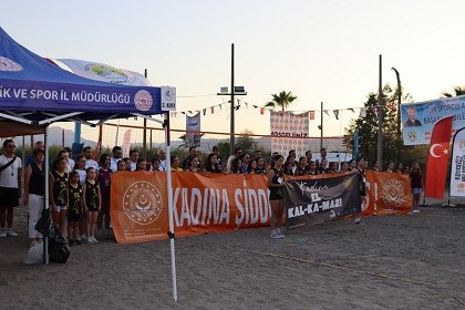 Köyceğiz’de ‘Evinin Sultanları Plajda Zafer Kupası Voleybol Turnuvası’ başladı 