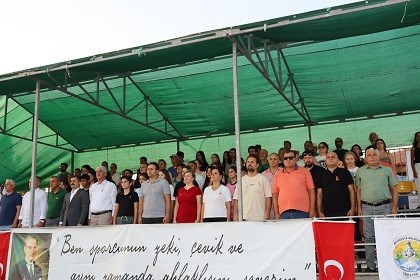 Köyceğiz’de ‘Evinin Sultanları Plajda Zafer Kupası Voleybol Turnuvası’ başladı 