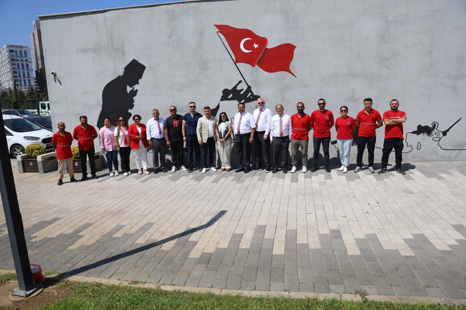 Zafer ruhu, Şehitlik Abidesi duvarlarına yansıtıldı 