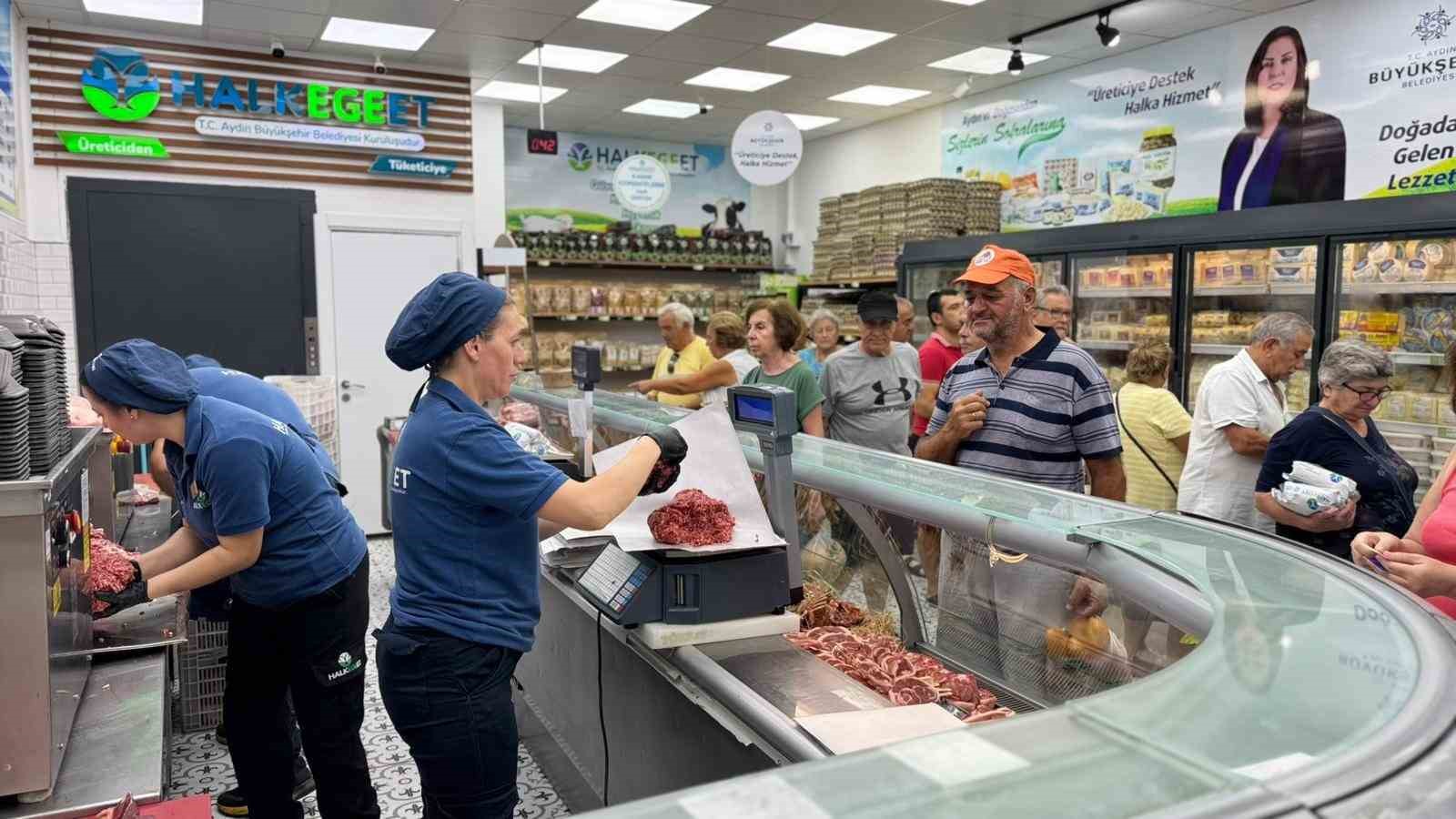 Halk Ege Et’te ’30 Ağustos İndirimi’ yoğun ilgi gördü 