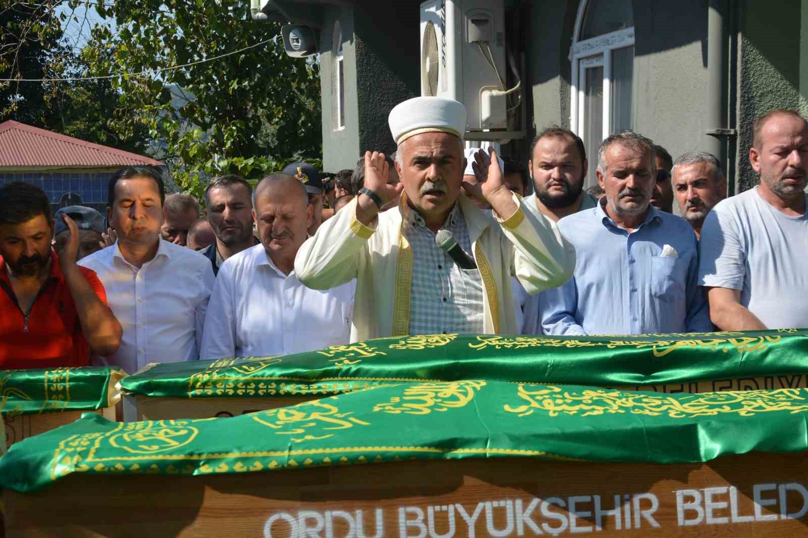 Ordu’da patpat kazasında ölen aynı aileden 4 kişi toprağa verildi 