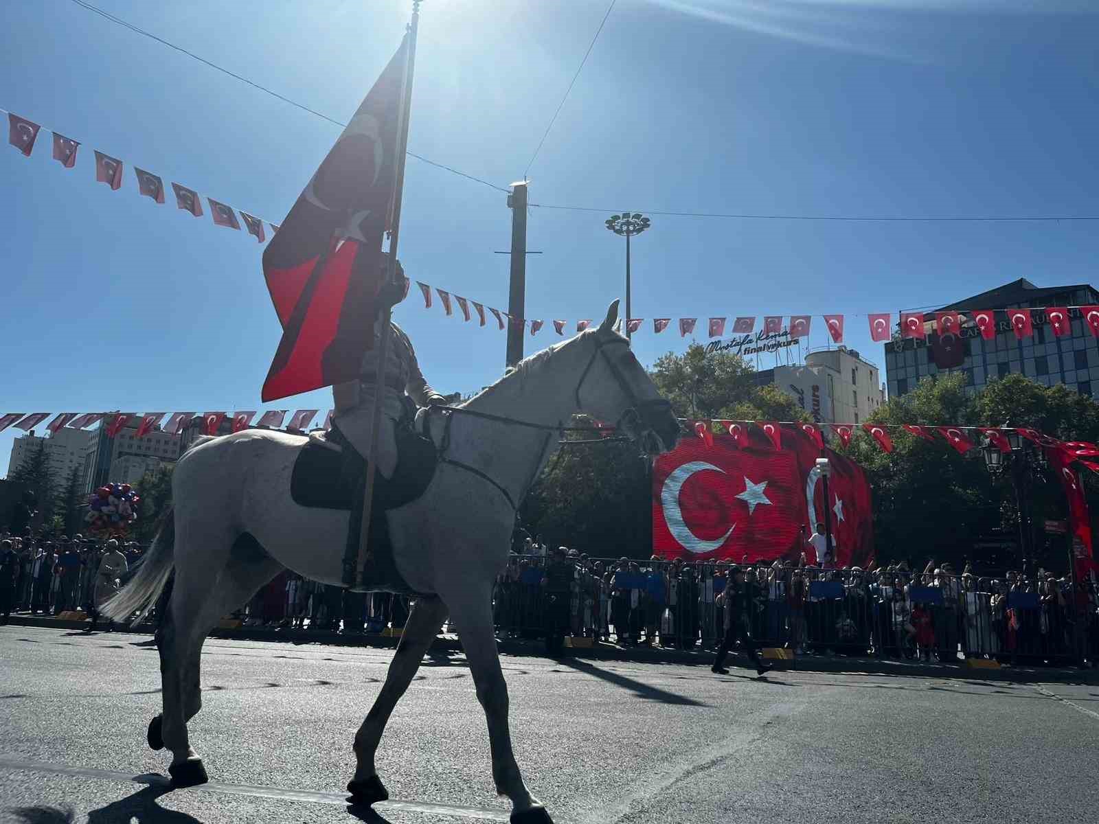 Başkentte 30 Ağustos Zafer Bayramı yürüyüşü 