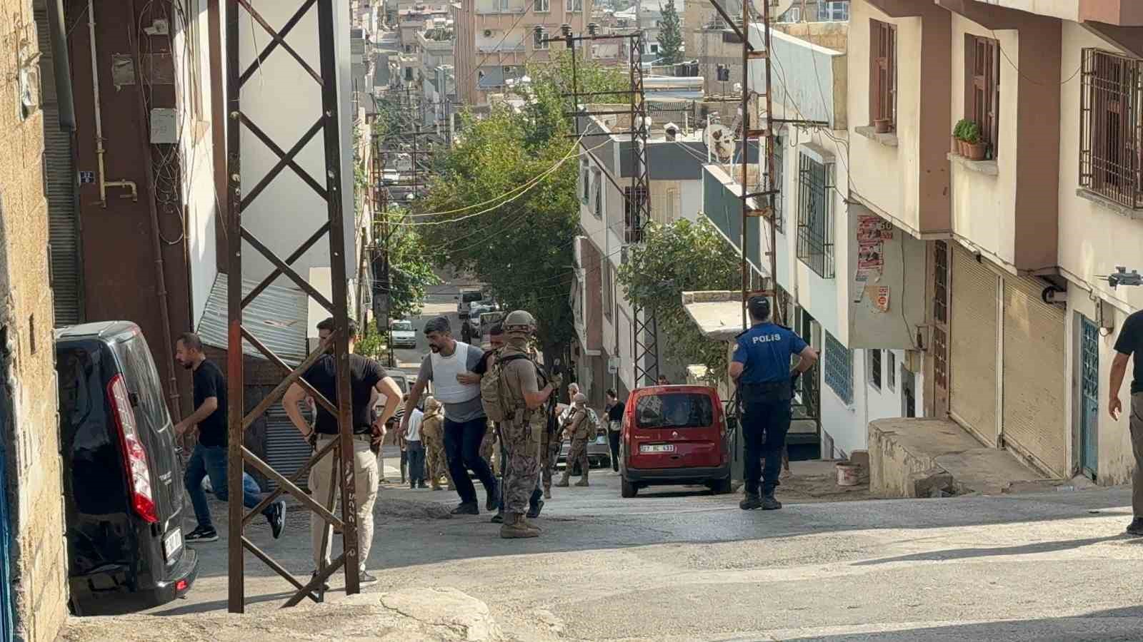 Gaziantep’te sıcak saatler: Eşini darp eden cinayet firarisi özel hareket operasyonuyla yakalandı 