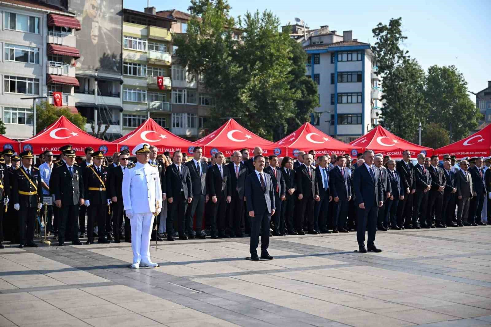 Zafer Bayramı sevinci meydanlara taşındı 