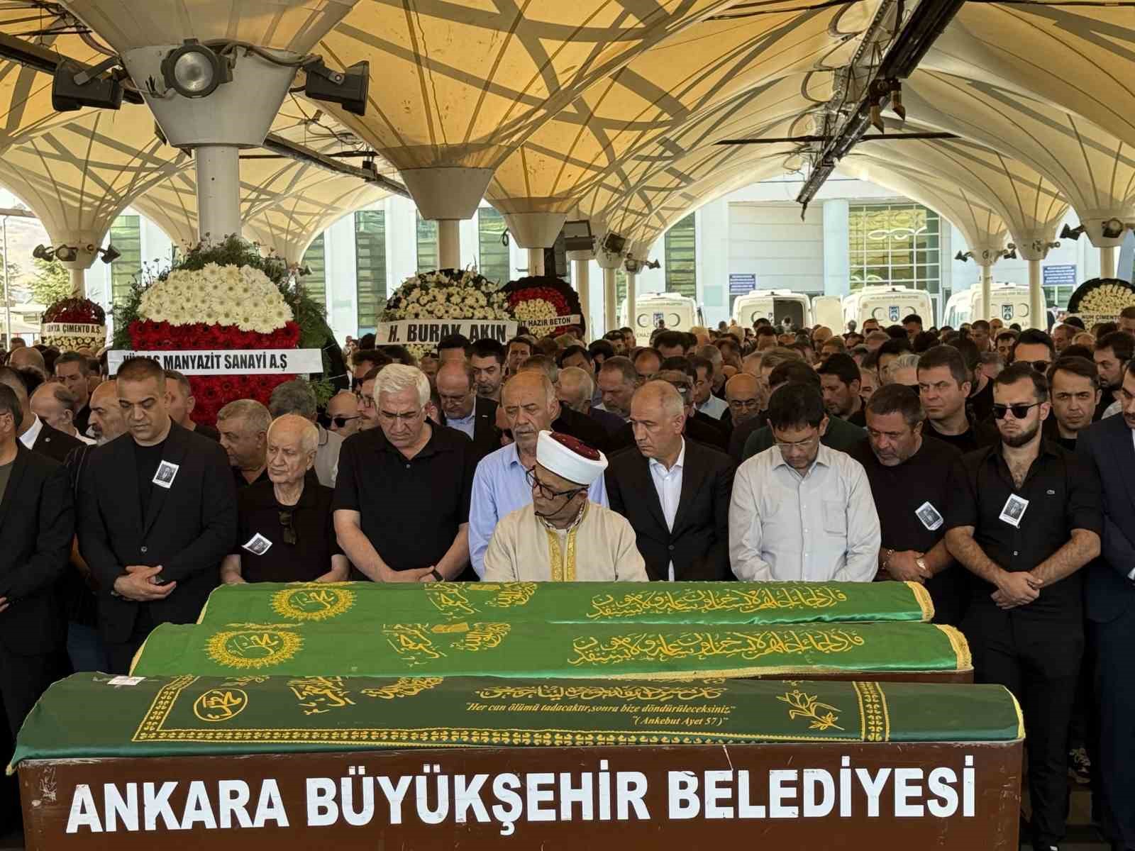 Ankara’da trafik kazasında hayatını kaybeden iş adamı Fatih Yücelik toprağa verildi 