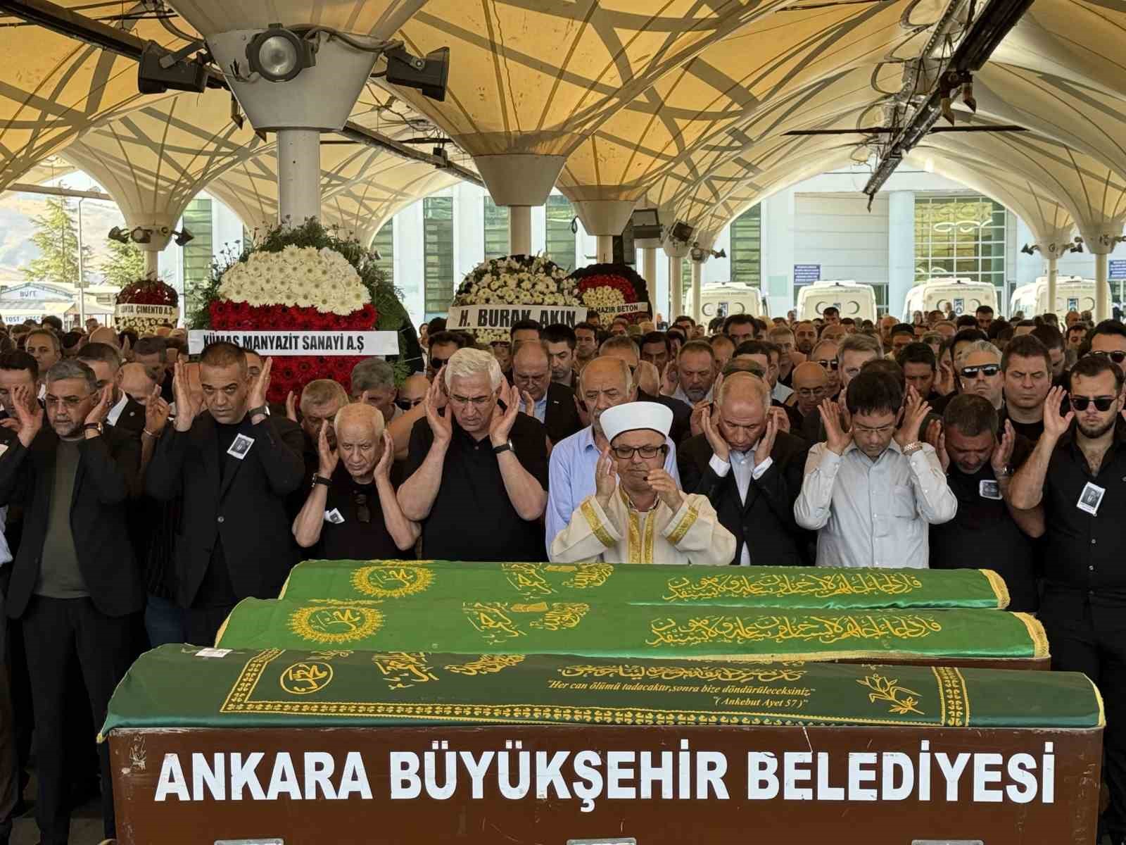 Ankara’da trafik kazasında hayatını kaybeden iş adamı Fatih Yücelik toprağa verildi 