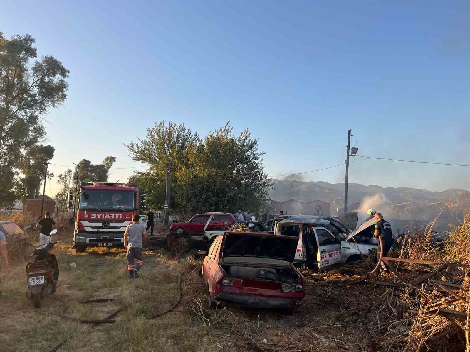 Yediemin deposunda yangın çıktı, 5 otomobil 30 motosiklet yandı 