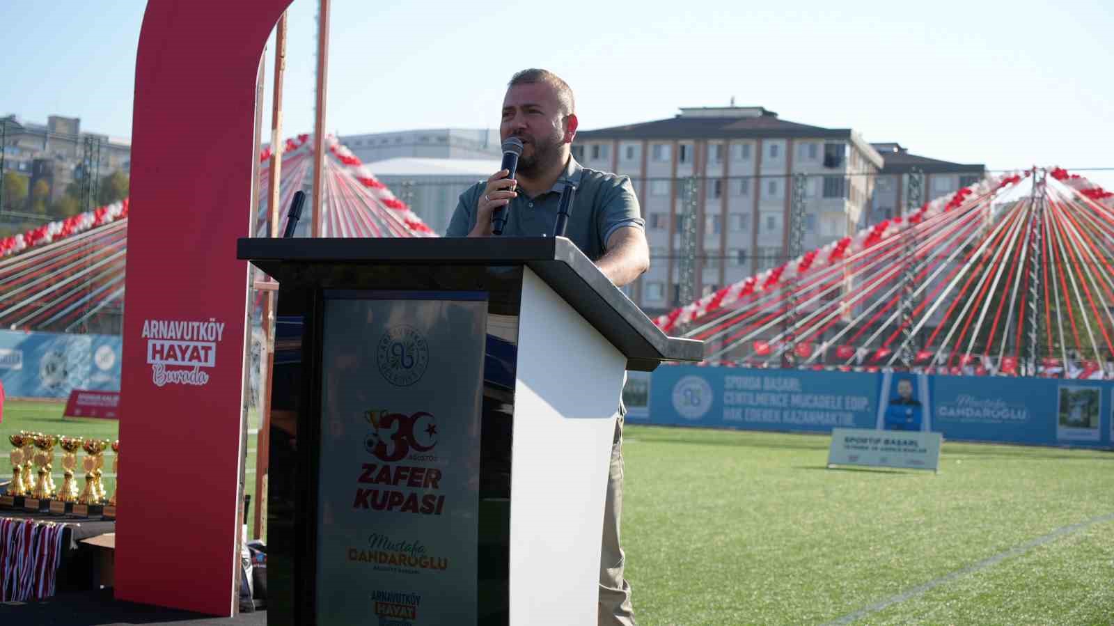 Arnavutköy’de U-11 Minikler Futbol Şampiyonası Zafer Bayramı coşkusuyla gerçekleşti 