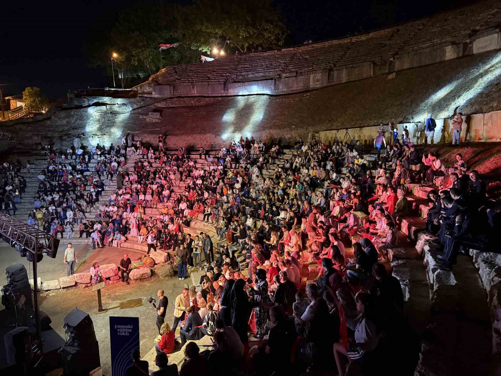 Antik kentte 30 Ağustos konseri büyük ilgi gördü 