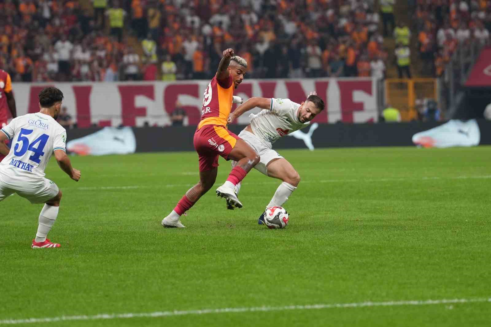 Trendyol Süper Lig: Galatasaray: 1 - Çaykur Rizespor: 0 (İlk yarı) 