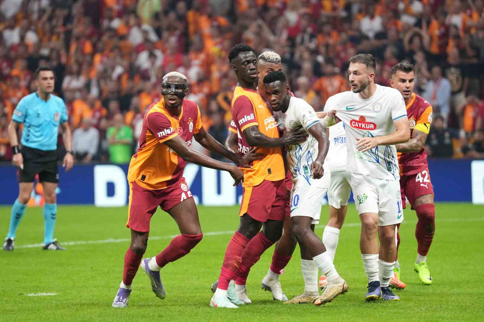Trendyol Süper Lig: Galatasaray: 1 - Çaykur Rizespor: 0 (İlk yarı) 