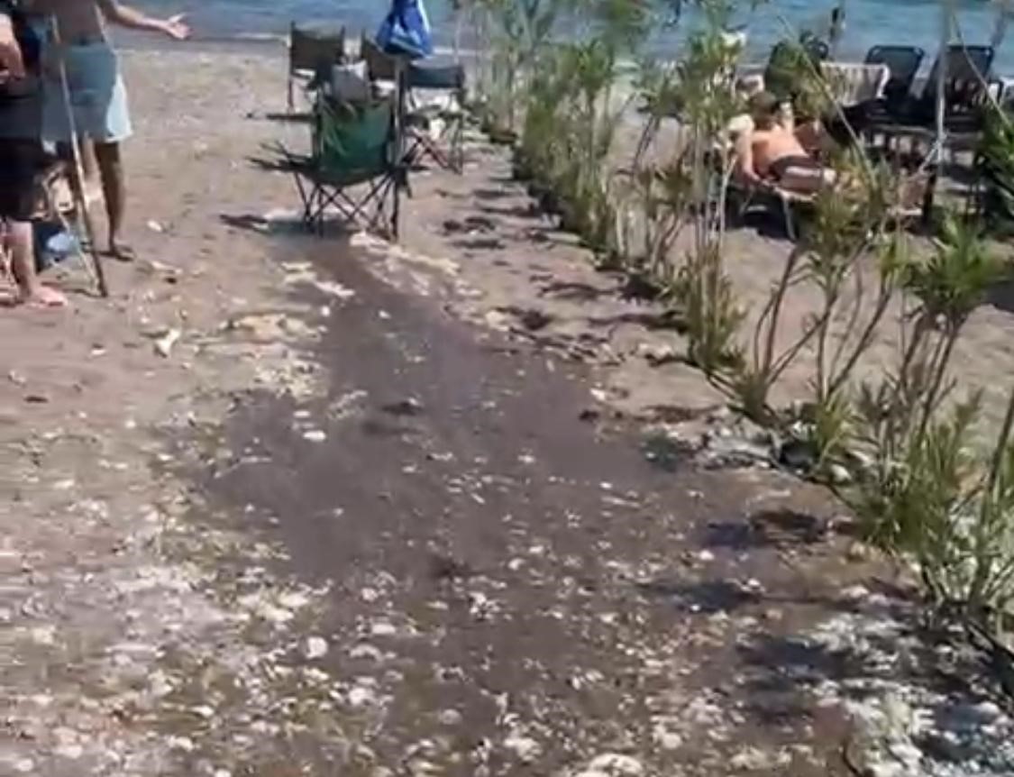 Marmaris’te otelin havuz suyu halk plajına aktı 