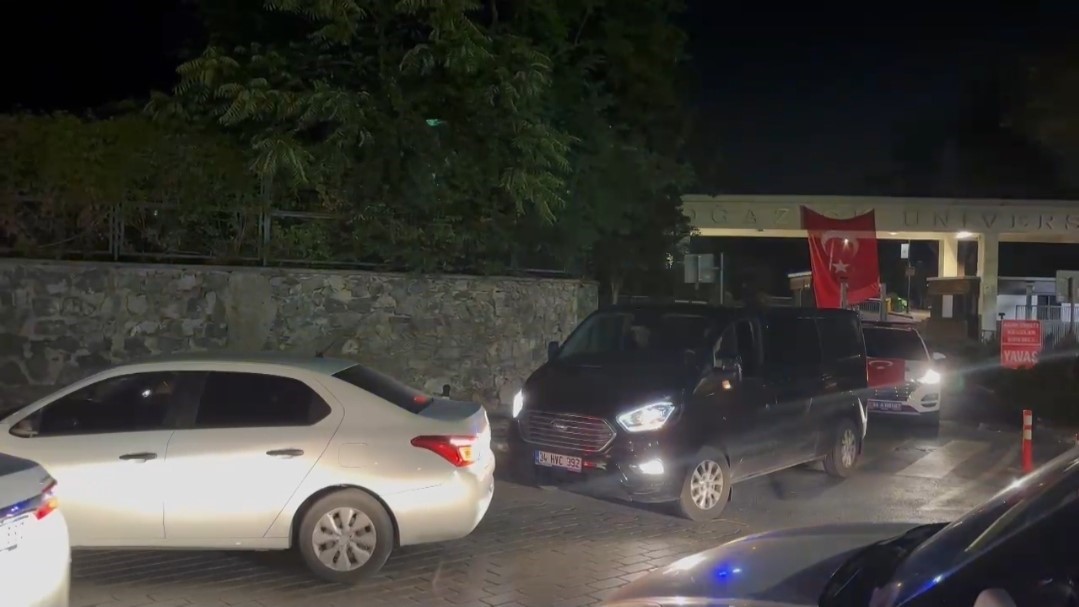 Üniversitede 15 yaşındaki kızı kafasından vuran şahıs aynı silahla intihar etti 