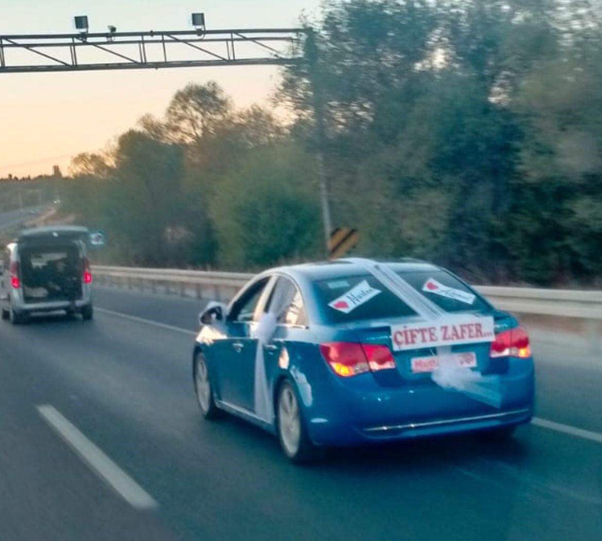 Kütahya’da 30 Ağustos’a özel anlamlı ve güldüren konvoy: 