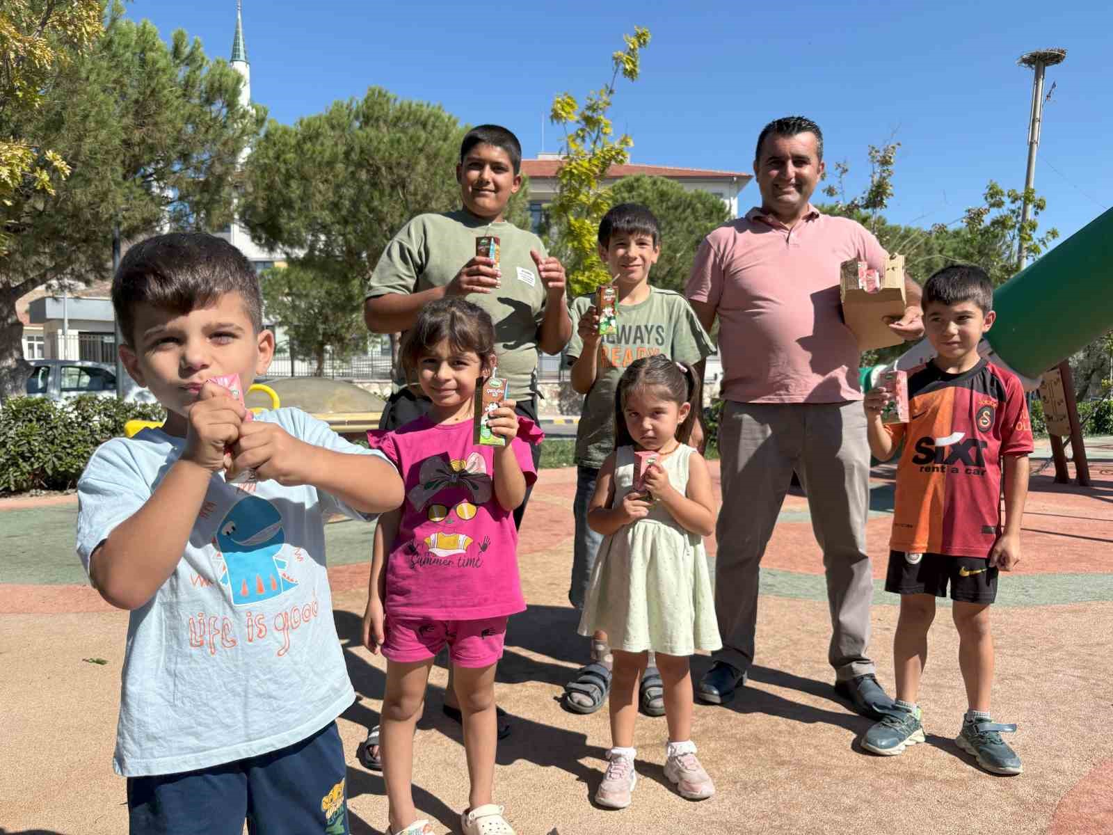 Muhtardan çevre temizliği için sütlü, çaylı teşvik 