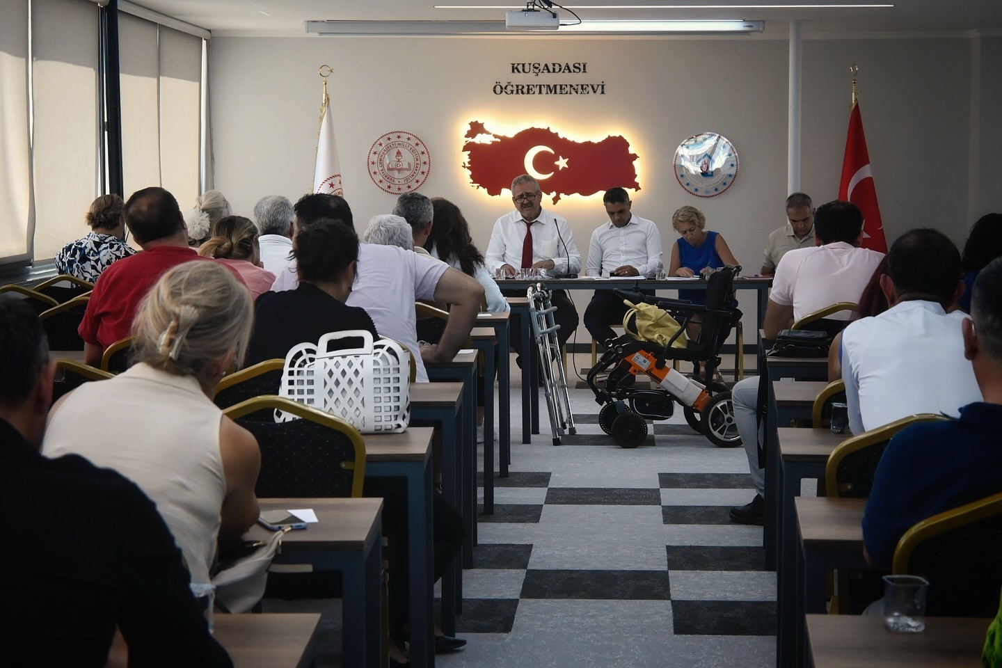 Kuşadası’nda sene başı müdürler kurulu toplantısı yapıldı 