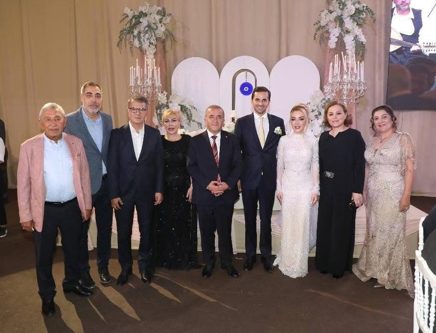 Elazığ’da iş, siyaset ve sanat dünyası bu düğünde bir araya geldi 
