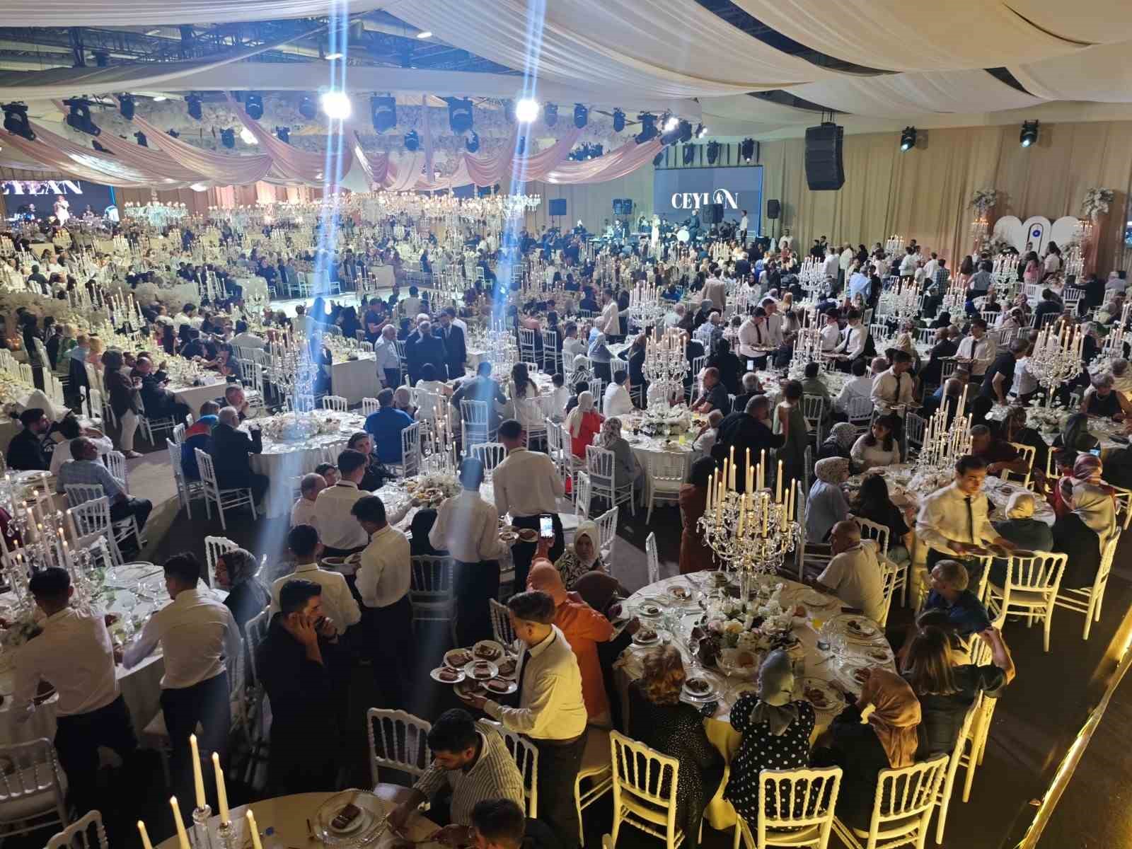 Elazığ’da iş, siyaset ve sanat dünyası bu düğünde bir araya geldi 