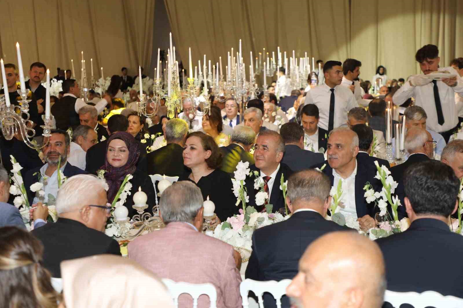 Elazığ’da iş, siyaset ve sanat dünyası bu düğünde bir araya geldi 